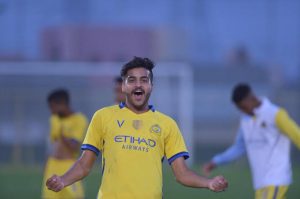 لاعب النصر يغادر معسكر بلغاريا ويعود للرياض.. والكشف عن السبب !