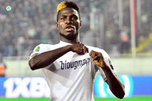 نجم "الرجاء" يقترب من الدوري الإماراتي قبل نهائي البطولة العربية