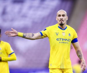 بعد رحيله عن النصر.."مايكون" يظهر في ملعب حواري (صورة)