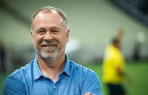 "مينيز" يوجه هذا التحذير للاعبي "النصر" في معسكر بلغاريا