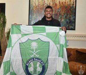 وصول محترف الأهلي "باولينيو" إلى جدة وسط احتشاد جماهيري كبير (فيديو وصور)