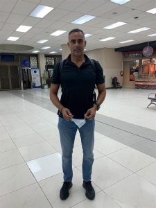 التعاون يعلن وصول مدربه الجديد "جوميز" وجهازه الفني إلى جدة (صورة)