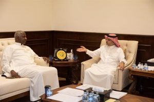 ماجد عبدالله يزور مقر النصر ويجتمع بـ" مسلي آل معمر"