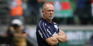 "مينيز" يمنح الضوء الأخضر للاستغناء عن ثلاثي النصر