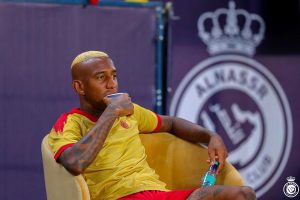 تاليسكا" يثير قلق جماهير النصر بتناول خروف مطبوخ.. ويتحدث باللغة العربية (فيديو)