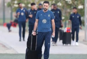 الأهلي يدرس إقالة هاسي قبل ديربي الاتحاد