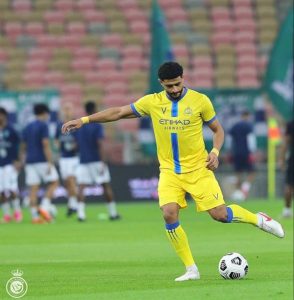 "العمري" يصر على المشاركة أمام "تراكتور"