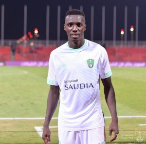 "العين" يتعاقد مع لاعب "الأهلي"