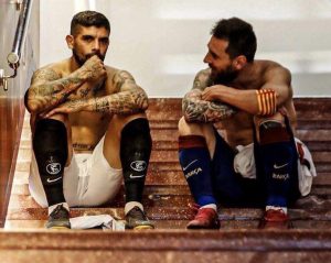 بانيغا يختار أفضل 4 لاعبين زاملهم في الملاعب (فيديو)