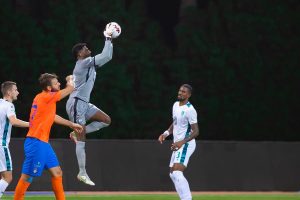 لجنة الانضباط تعاقب "السومة" و"العويس" بعد خسارة الأهلي أمام الفيحاء