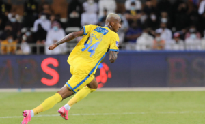 كرة القدم ليست للأطفال.. رسالة قوية من "تاليسكا" لزميله في النصر (صورة)