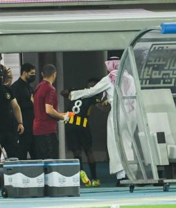 حالة من الغضب تسيطر على "المولد" بعد استبداله أمام الشباب (فيديو)