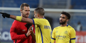 قبل موقعة دوري الأبطال..تعرّف على أرقام حكم لقاء الديربي بين الهلال والنصر