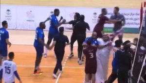 إيقاف الزهراني وتغريم الهلال والفيصلي بعد أحداث قمة الطائرة