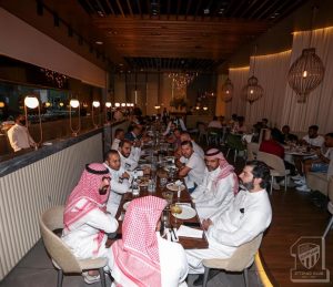 "رومارينهو" يُقيم مأدبة عشاء لأعضاء "الاتحاد" (صور)