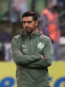 أبيل فيريرا يوافق على تدريب النصر