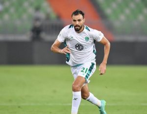 أول تعليق من “النقاز” بشأن قانونية مشاركته مع الأهلي!