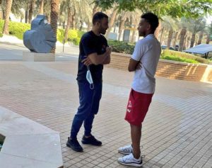 "المال والشهرة لهم والضغط والسكر لنا".. رئيس العين السابق يسخر من لقاء البليهي وحمدالله