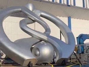 مُجسم دوري أبطال آسيا يظهر أمام مقر الهلال