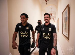 كورنادو" يُمازح "رومارينهو" بهذه الصورة