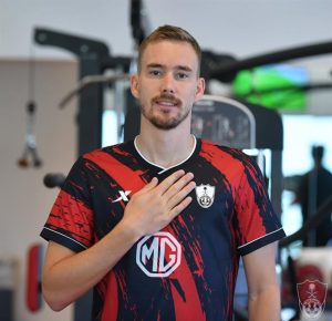 سلامة "ركبة" محترف الأهلي "براداريتش"