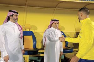 مسلي آل معمر يحذر نجوم النصر