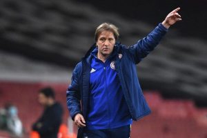 إدارة النصر تعقد اجتماعًا حاسمًا مع المدرب "مارتينيز" في أثينا