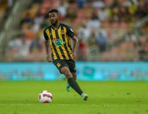 مهند الشنقيطي يجري عملية جراحية عاجلة