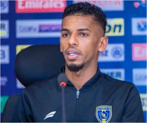 "عسيري" ينتظر "الشتوية" لدراسة العروض