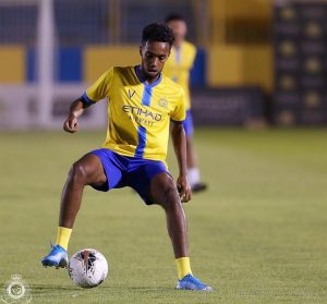 النصر" يُكثف مفاوضاته لتجديد التعاقد مع مختار علي