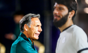 كواليس اجتماع "روسو" مع لاعبي النصر في مرانه الأول