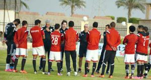 الكاف يمنع تدريبات الإحماء داخل الملعب ويحدد ملابس منتخب مصر