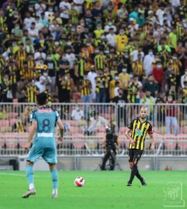 نجم الاتحاد السابق يفاضل بين هذا الثنائي لتعويض "الأحمدي"