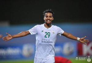 الكشف عن طبيعة الإصابة المبدئية للاعب الأهلي عبدالرحمن غريب