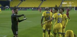 جاءت كردة فعل.. حارس أبها يكشف سبب حركة "الخلط" أمام النصر (فيديو)