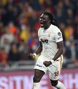 غوميز يحتفل بفوز الهلال على النصر في كأس الملك (فيديو)