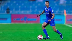 الهلال يفقد "الدوسري" في كلاسيكو الاتحاد