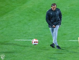 دياز" يراقب "الدوسري" خلال مران الهلال