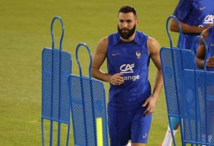 فرنسا تعلن تشخيص إصابة بنزيما وغيابه عن كأس العالم قطر 2022