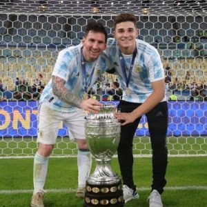 جوليان ألفاريز يشيد بـ ميسي ويصفه بأنه فريقد من نوعه