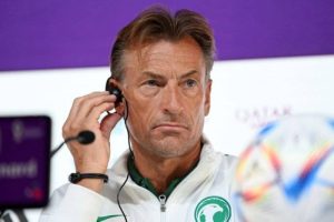 هيرفي رينارد يحسم الموقف النهائي لمشاركة سلمان الفرج أمام الأرجنتين