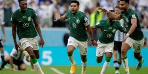 ماذا يحتاج الأخضر في مباراته ضد بولندا للتأهل مباشرة وتأمين الصدارة؟