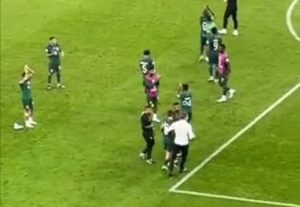 شاهد .. ماذا طلب رينارد من لاعبيه بعد انتهاء مباراة بولندا