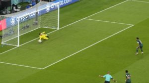 حارس بولندا يكشف عن حيلة مكنته من إنقاذ الدوسري من ركلة جزاء