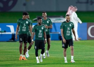 بشرى سارة داخل صفوف المنتخب السعودي قبل مواجهة المكسيك