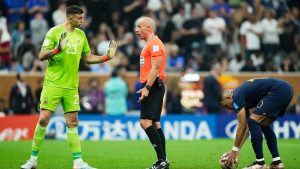 إهانات مارتينيز لمبابي ليست الأخيرة.. والحكومة الفرنسية تطالب بالتحقيق