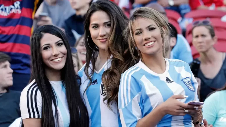 الوعد الذي قطعته زوجات لاعبي الأرجنتين قبل التتويج بكأس العالم سيصدمك.. لن تصدق ماهو!!