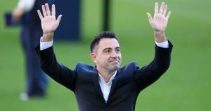 بطلب من تشافي نجم الدوري الانجليزي قريب من برشلونة