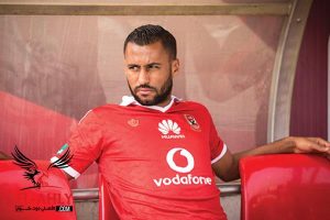 غضب في الأهلي ضد حسام عاشور بسبب تصريحاته بشأن «الشناوي»