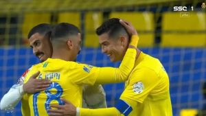 ردة فعل رونالدو عند رؤية توأم زميله علي لاجامي بعد نهاية مباراة النصر والفتح